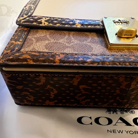 Coach Hutton Shoulder Bag In Blocked Signature Canvas With Snakeskin Detail - Picture 5 of 15